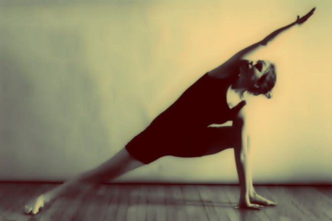 Najbolj pogoste poškodbe (in bolečine) pri jogi – 1. del