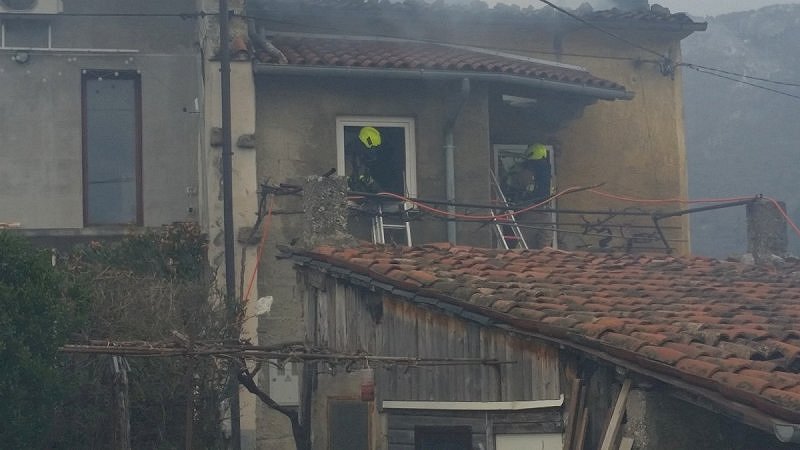 Zagorela hiša v Lokavcu pri Ajdovščini