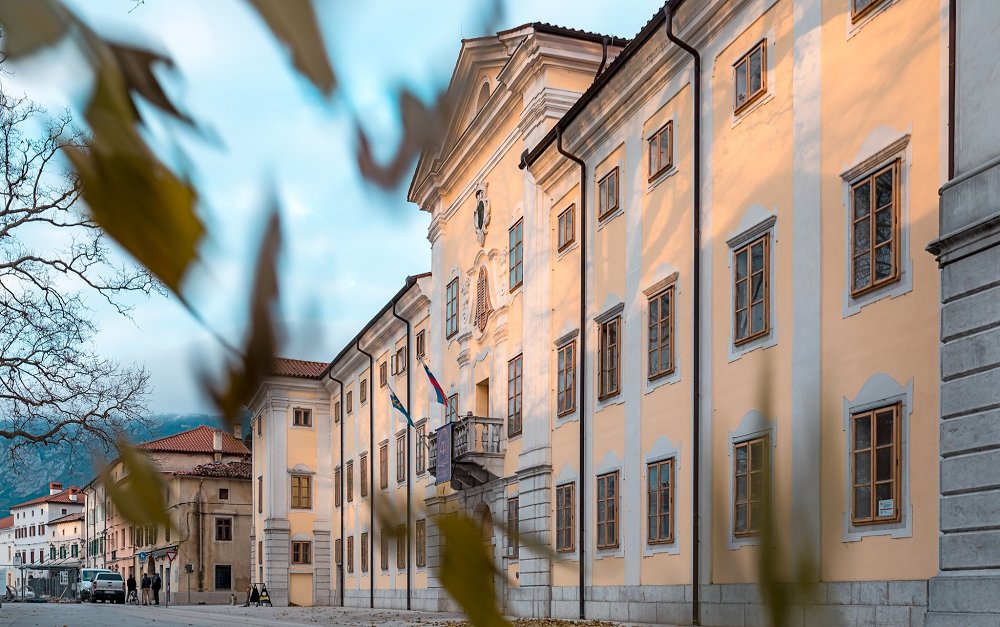 V okviru projekta SMASH na Univerzi v Novi Gorici pozdravljajo 18 podoktorskih raziskovalk in raziskovalcev, ki bodo raziskovali v Sloveniji