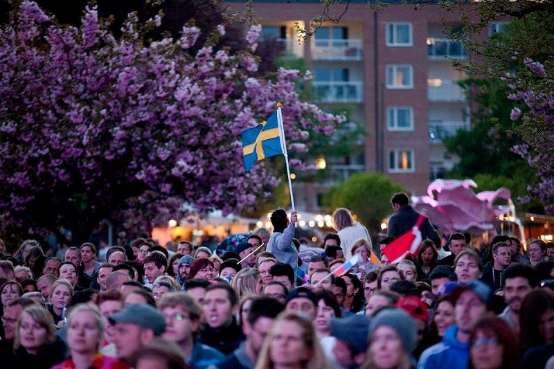 Švedska, med srečo in migranti