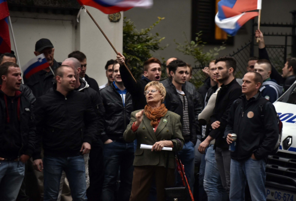 Od žice do molotovke in svinjskih glav