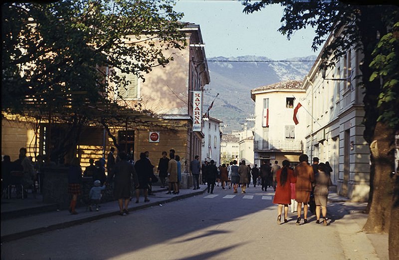 6.Veno_Pilon__Brez_naslova__barvni_diapozitiv__Pilonova_galerija_Ajdov____ina__.jpg