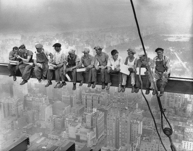 lunch-atop-a-skyscraper-c1932