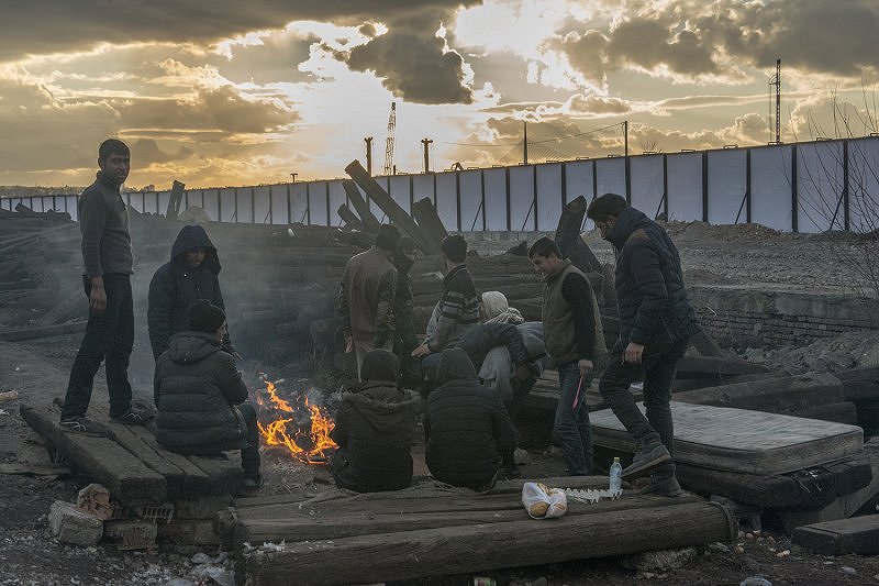 Fotogalerija: Begunci v beograjskem opuščenem skladišču