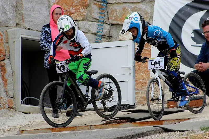 Prva tekma B4X Inverted.si pokala v Ajdovščini in kup ostalih kolesarskih dosežkov domačih tekmovalcev