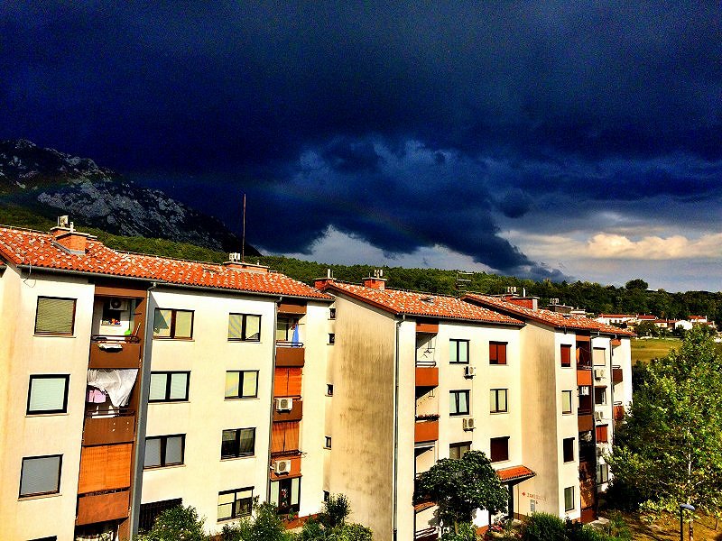 Nedeljska nevihta ni povzročila resnejše škode v Vipavski dolini