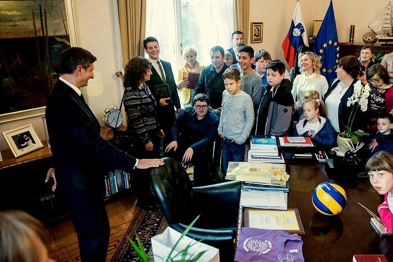 Ajdovski osnovnošolci v predsedniški palači