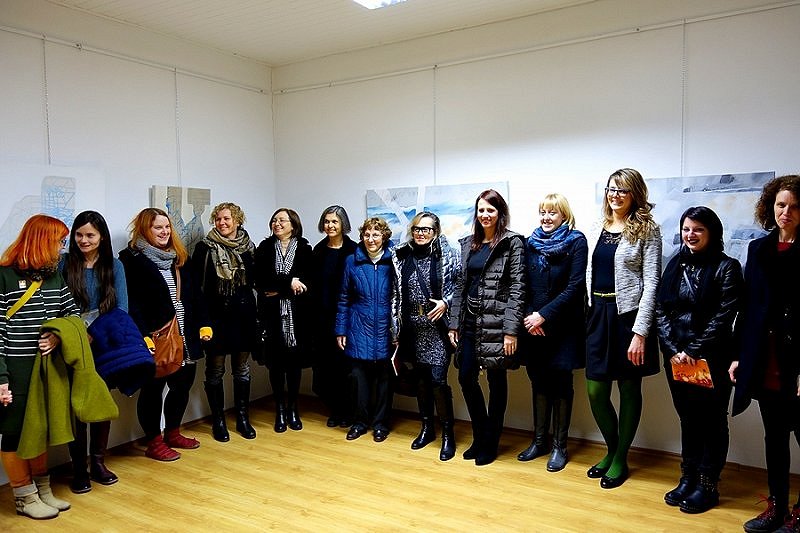 Njen pogled v ajdovski Lokarjevi galeriji