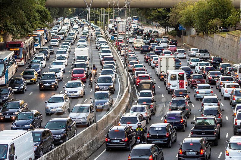 Kolumna: Soočenje sredi križišča