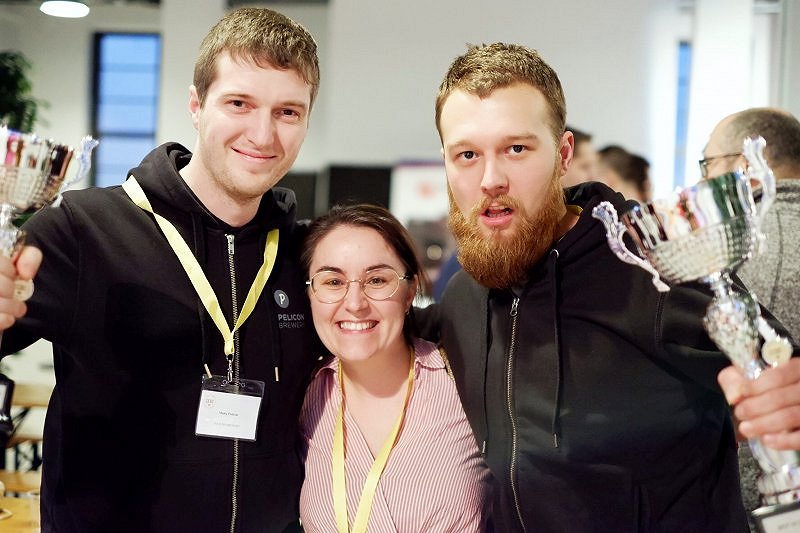 Matej Pelicon in Anita Lozar, soustanovitelja Pivovarne Pelicon, ter pivovar Sebastijan Lamut