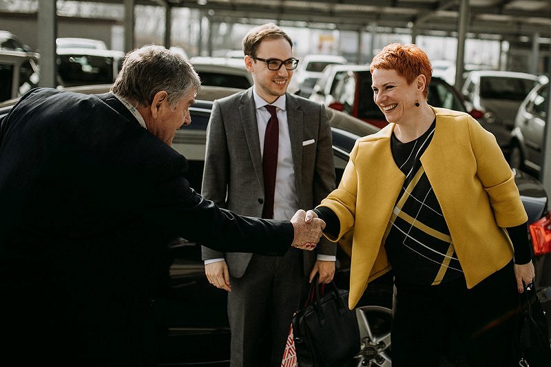 Avstrijska veleposlanica v Sloveniji mag. Sigrid Berka in namestnik avstrijskega trgovinskega svetovalca mag. Stefano La Croce_foto Tamara Vidmar