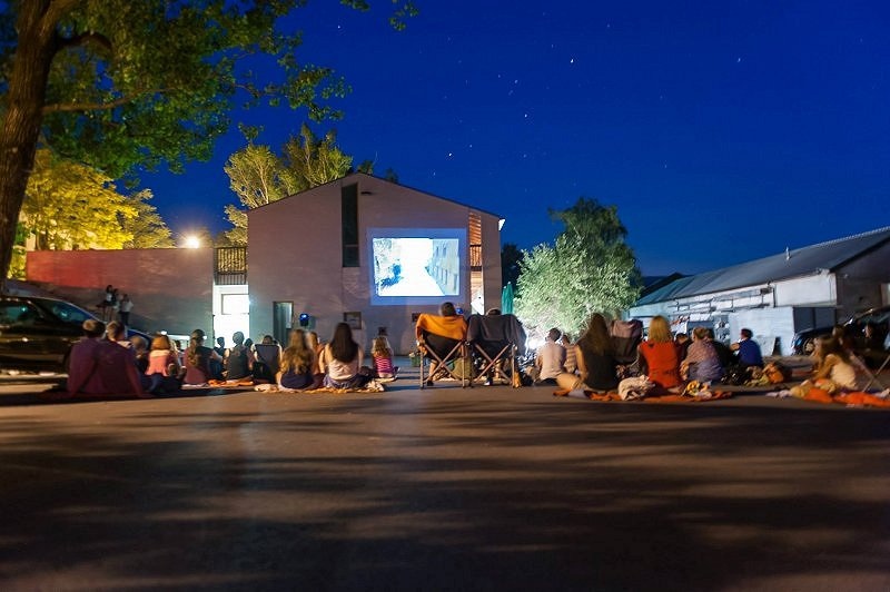 Kinodejka ponovno vabi na filmske večere pod zvezdami