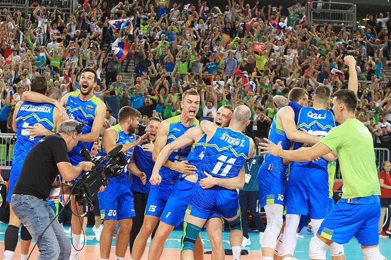 »Slovenija do Pariza!« Zmaga Slovenije nad Poljsko za finale v Franciji