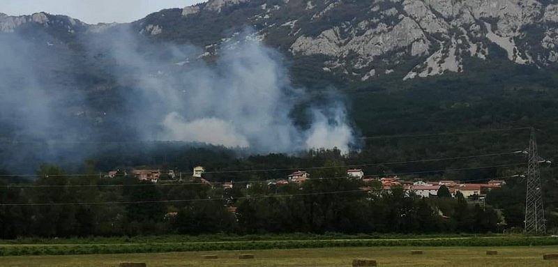 Popoldan zagorelo nad Dolgo Poljano 