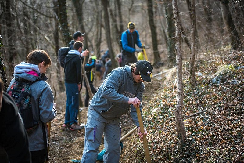 Urejanje kolesarskih enoslednic v občini Ajdovščina