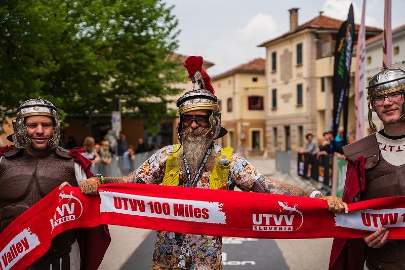 prihod_zadnjih_Emperorjev_v_cilj_-_Fab__i___Luka__5_.jpg