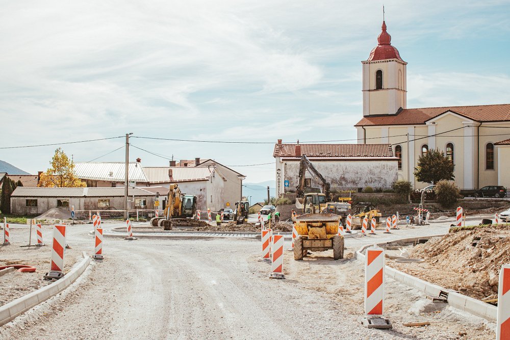 Col Predmeja krožišče 2022    