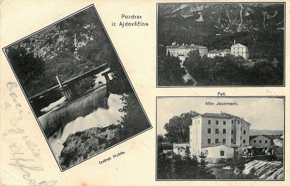 Razglednica, na kateri so upodobljeni Izvir Hublja, Jochmannov mlin in industrijski obrati v Palah. (Hrani Goriški muzej)