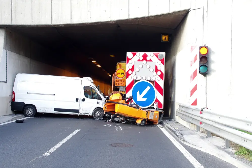  V prometni nesreči na hitri cesti pri Vipavskem Križu udeleženi dve vozili, na srečo brez poškodovanih