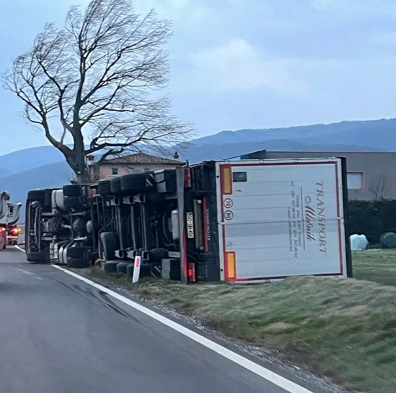 Številna posredovanja gasilcev zaradi burje na Ajdovskem