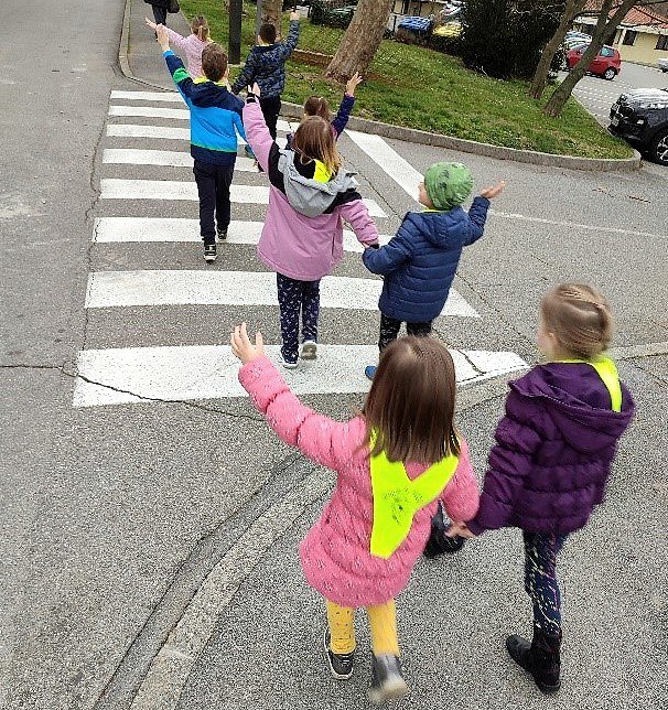 Otroci iz Rumenih pik skrbijo za varnost v prometu