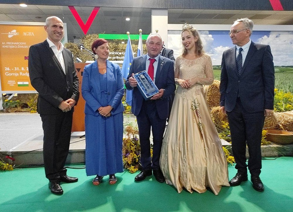 Dušan Benčina na sejmu Agra prejel nagrado Vinar leta