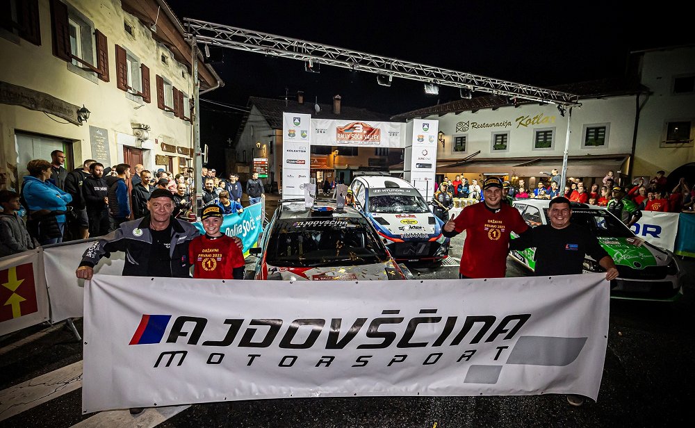 AK Ajdovščina Motorsport, skupaj z Markom Grossijem in Taro Berlot, do naslova prvakov v reliju