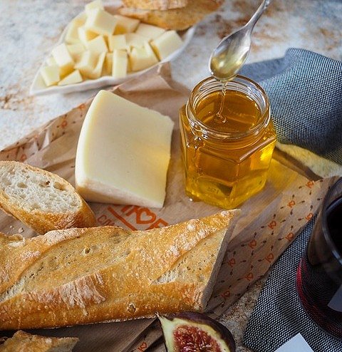 Tradicionalni slovenski zajtrk na Ajdovski tržnici