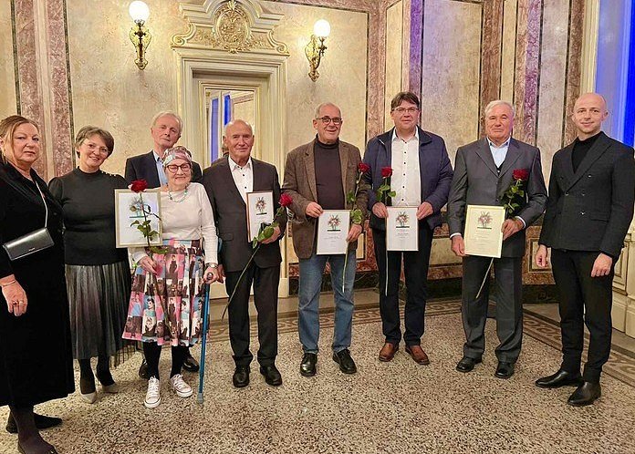 Klara Štrancar je prejemnica priznanja najzaslužnejšim ustvarjalcem in organizatorjem ljubiteljske kulture v Sloveniji
