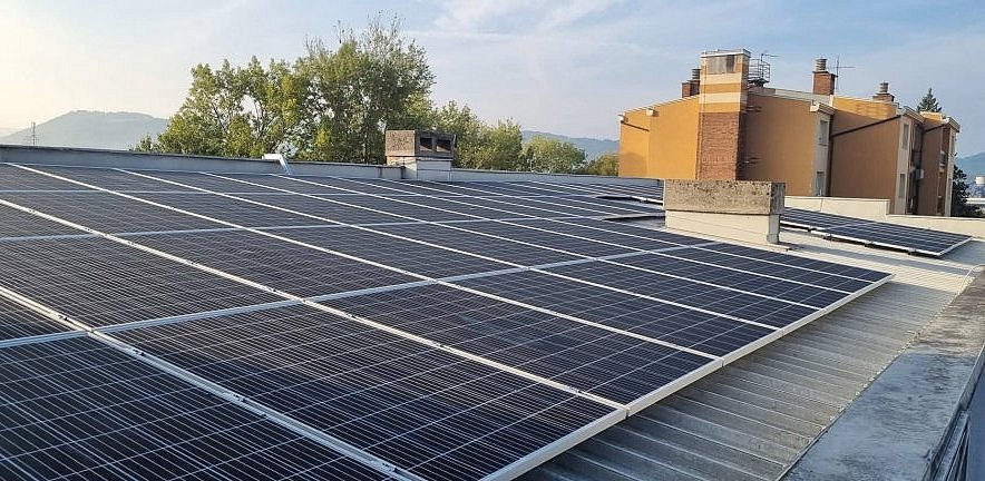 150 ajdovskih gospodinjstev bo kmalu priključenih na javne sončne elektrarne