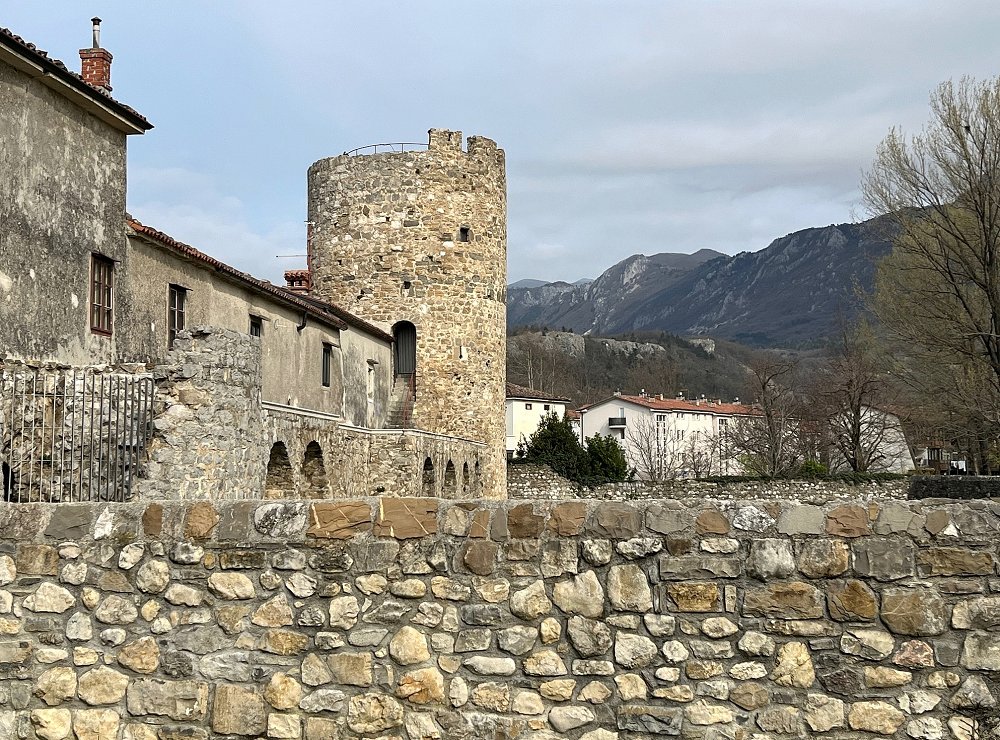 Kmalu se bo nadaljevala obnova grajskega stolpa št.8 v Ajdovščini