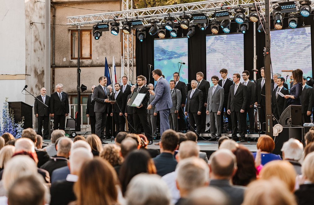 Petomajsko priznanje letos v roke Moškemu pevskemu zboru Srečko Kosovel    
