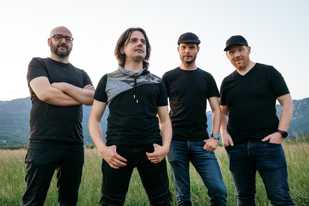 Skupina Pelhan je izdala novi singel in videospot z naslovom Mrzlo pivo na soncu
