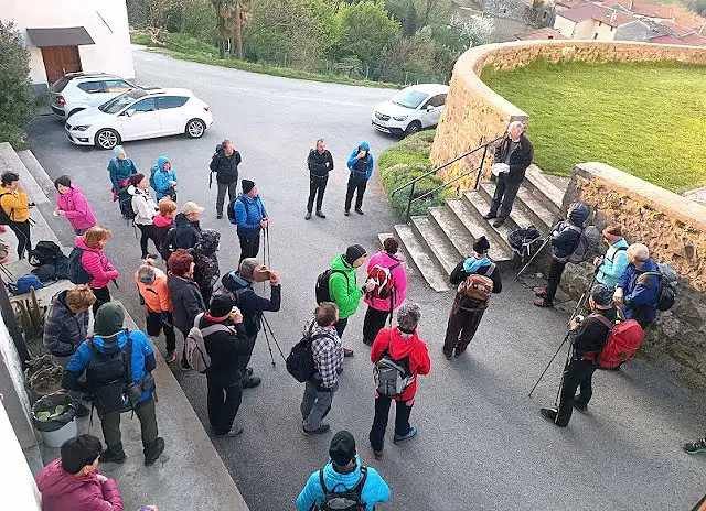 Planinsko društvo Ajdovščina tradicionalno peš na Sveto Goro