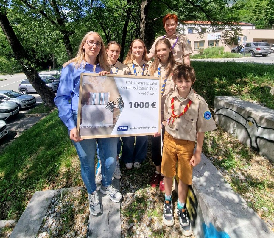  JYSK odpira novo trgovino in podarja pohištvo tabornikom v Ajdovščini