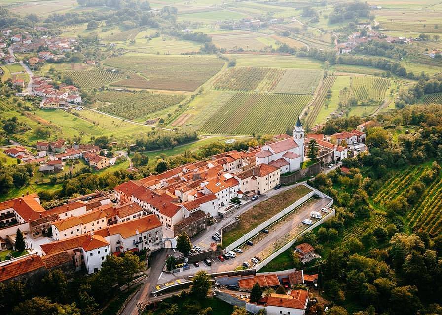 Okusi in zgodbe Vipavskega Križa: vikend vinsko-kulinarično doživetje