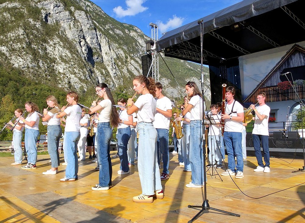 Ajdovska Burja zapihala na bohinjskem Kravjem balu