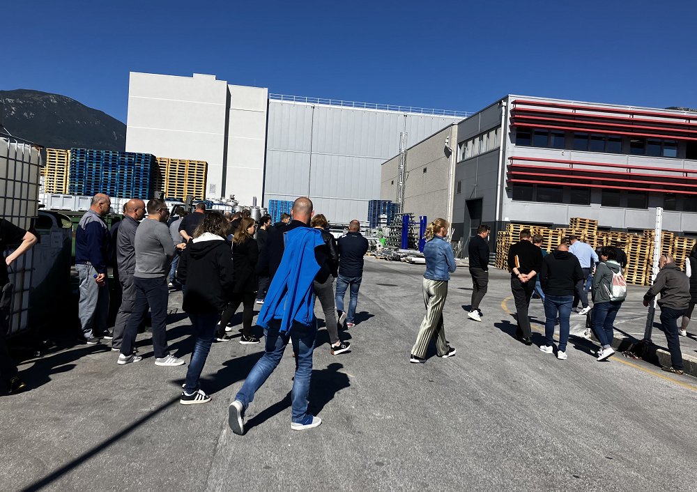 Požar ne čaka – vsaka sekunda šteje! Uspešno izvedena evakuacijska vaja v Incom LEONE