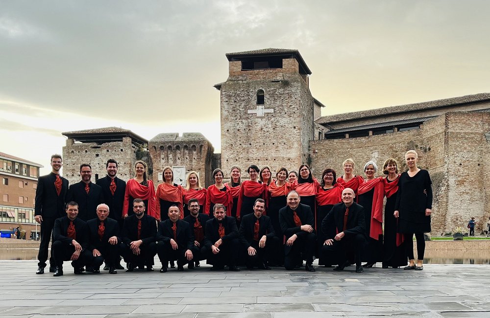 Komorni zbor Ipavska trikrat zlat na pevskem tekmovanju v Riminiju