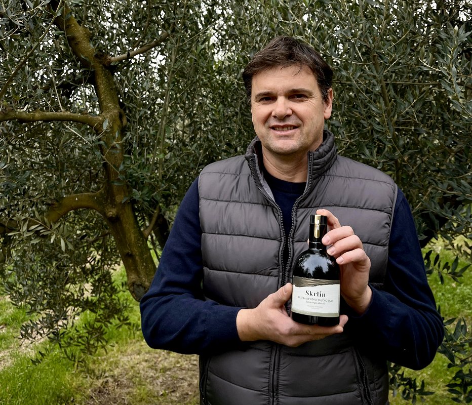 Egon Podgornik je s svojim ekološkim ekstra deviškim oljčnim oljem zmagal na tekmovanju Biol Novello 2025