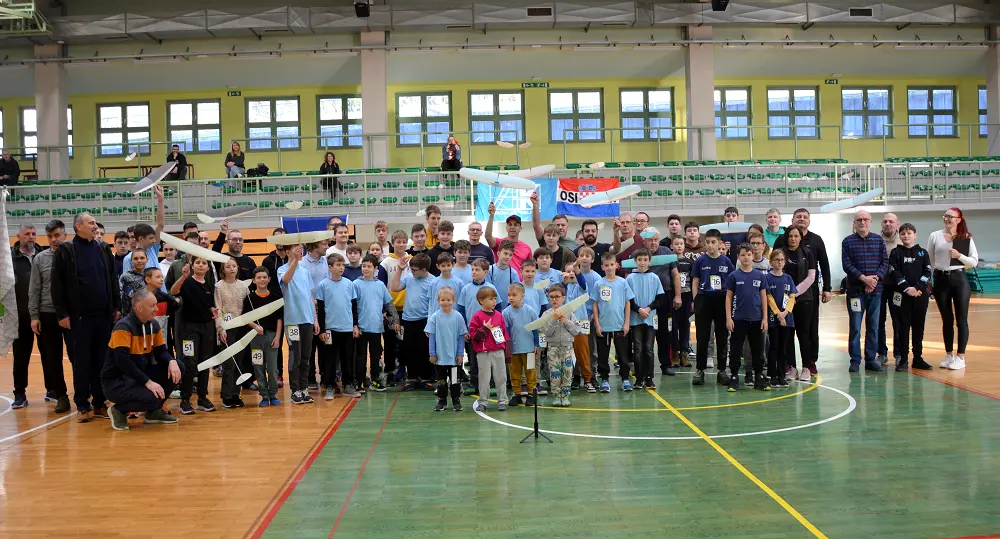 Modelarsko društvo Ventus gostilo uvodno tekmo svetovnega pokala modelov drsalcev F1N