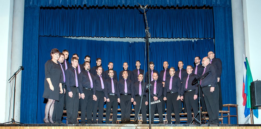 Sedem desetletij petja in prijateljstva na Colu