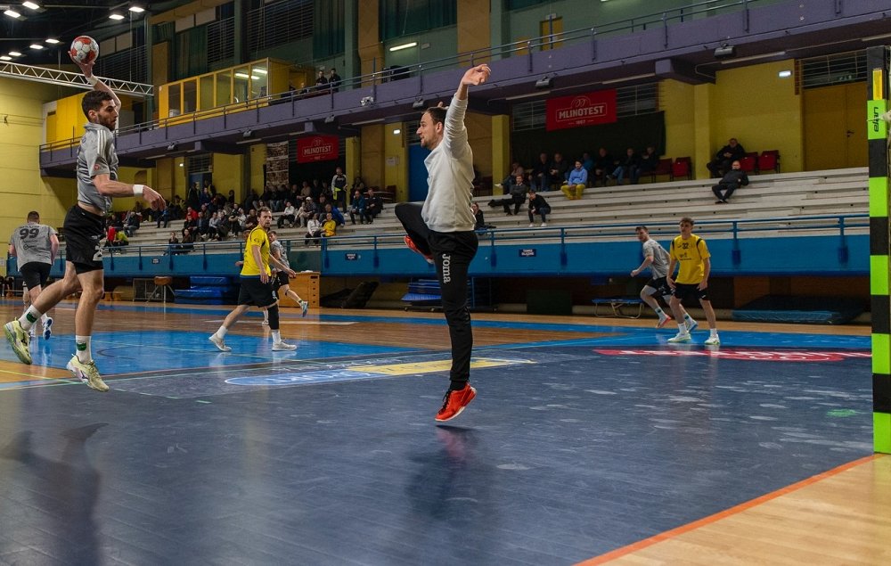 Rokometaši Ajdovščine v končnico s prvega mesta