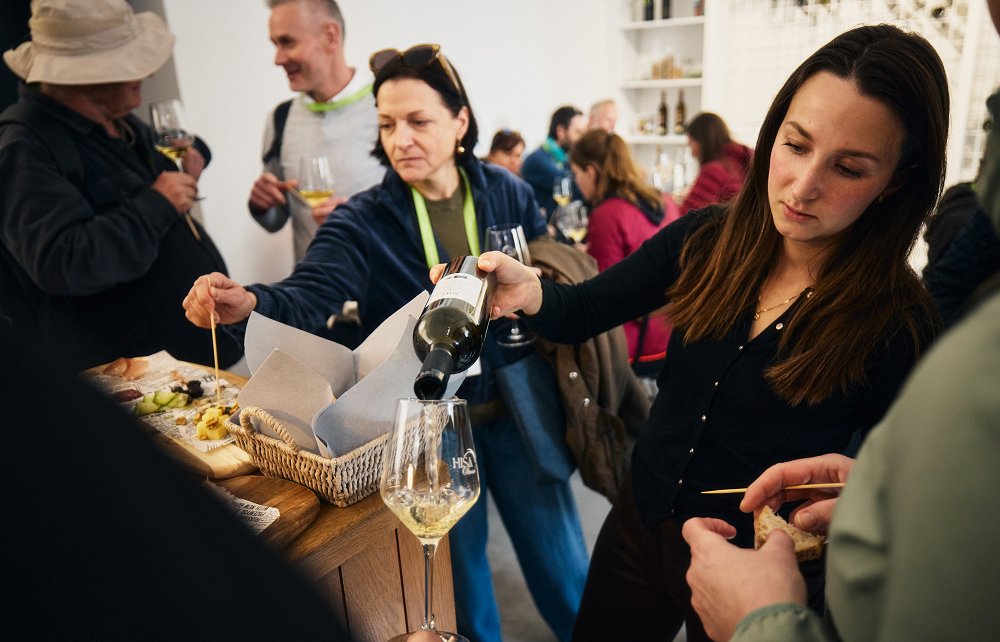 Skok v Rajsko dolino napovedal sezono vrhunskih doživetij v Vipavski dolini