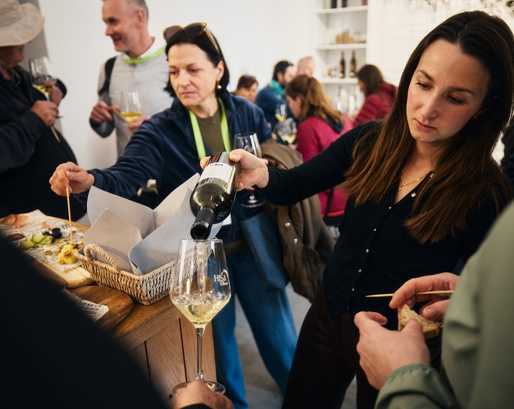 Skok v Rajsko dolino napovedal sezono vrhunskih doživetij v Vipavski dolini