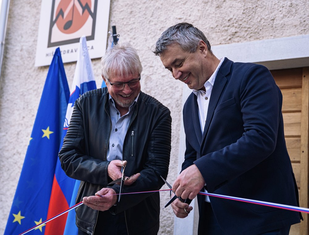 Slavnostna otvoritev Hiše Zdravljica v Podnanosu