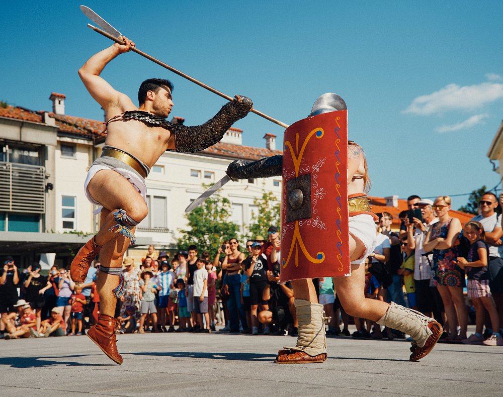 Navdih Castre v soboto na Ajdovski tržnici