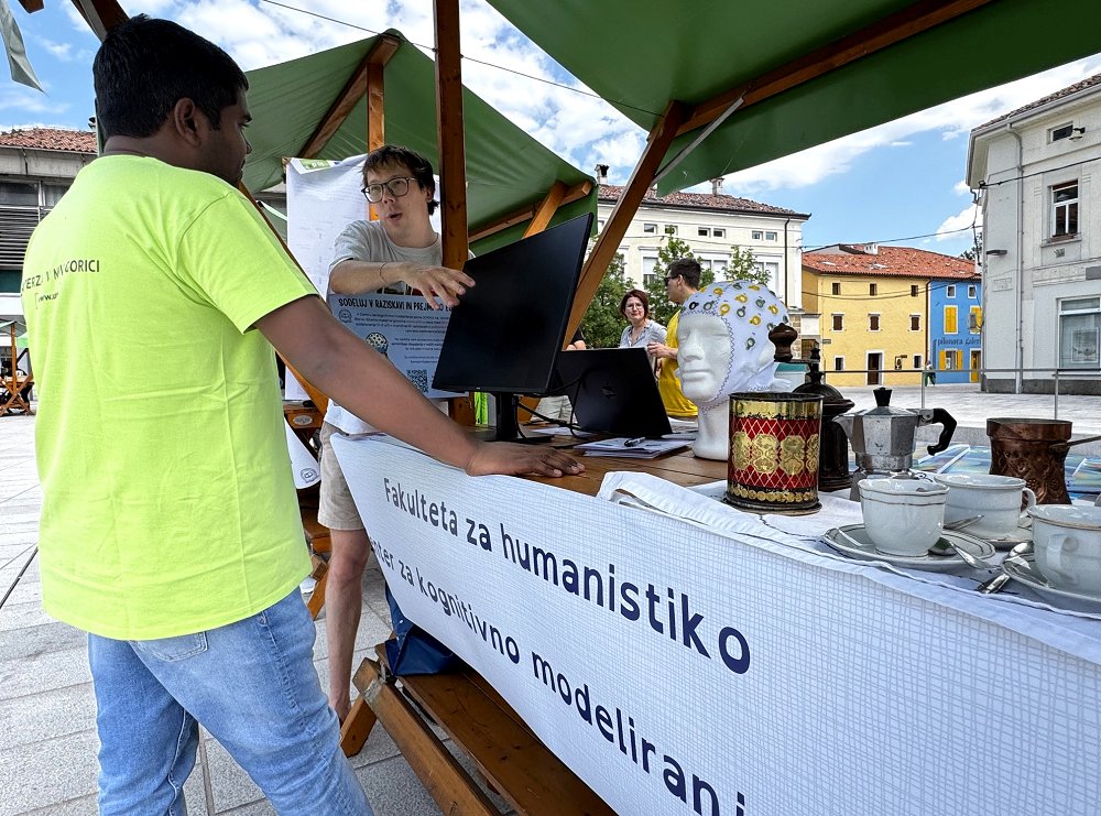 Dan Univerze v Novi Gorici na Lavričevem trgu v Ajdovščini: živa znanost in umetnost