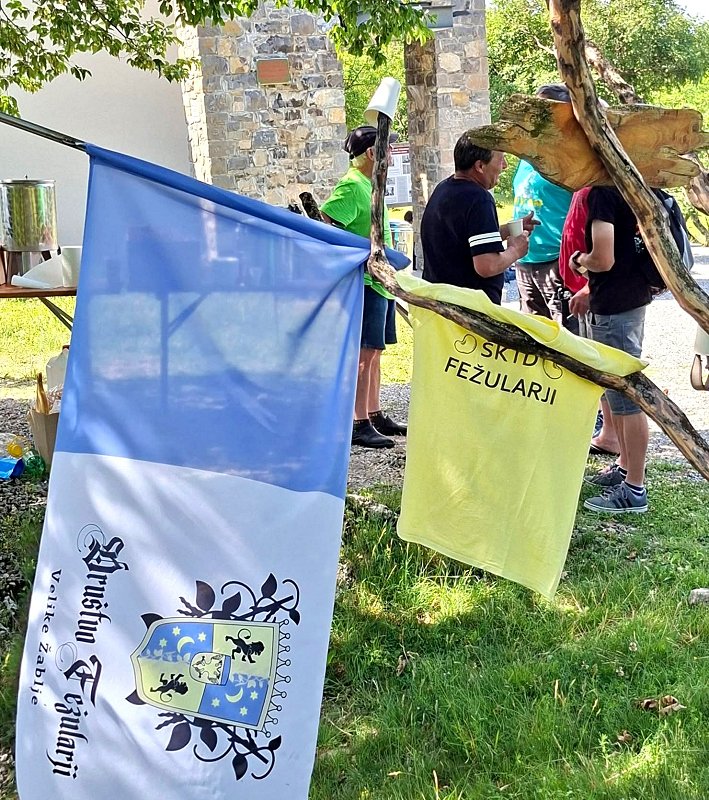 Peti žabeljski pohod na Sv. Pavel združil 107 žabeljcev