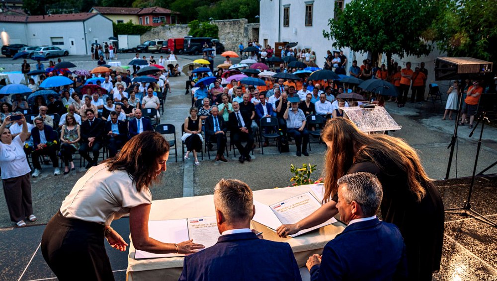 Vipava in Sovodnje ob Soči: sporazum, ki krepi čezmejno skupnost